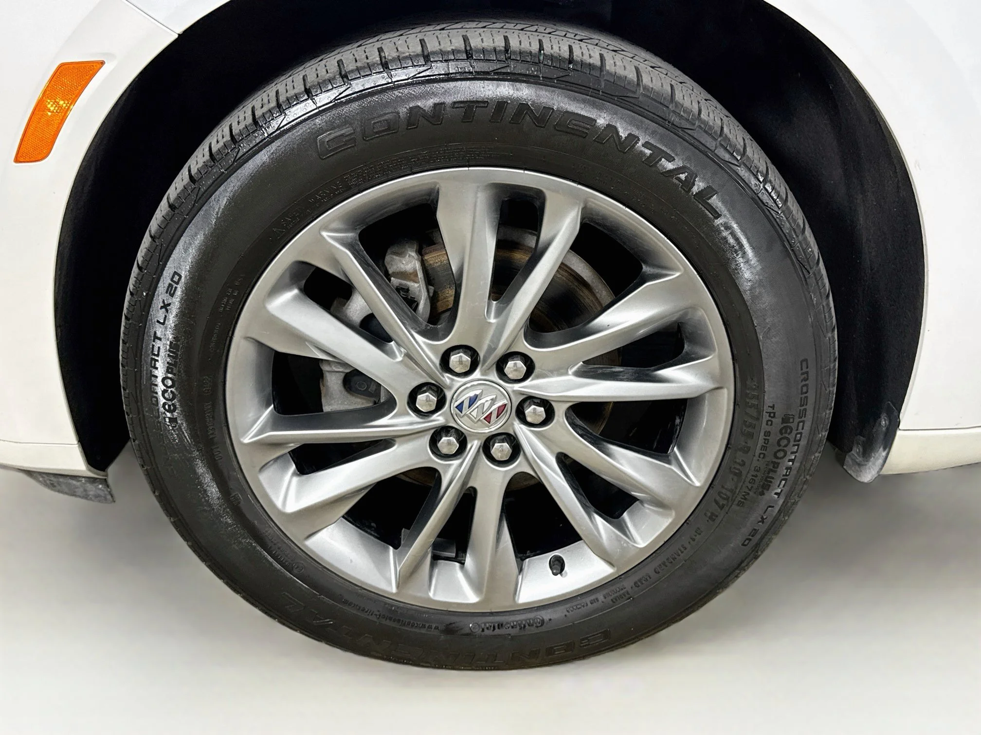 Used 2023 White Frost Tricoat Buick Avenir image 34