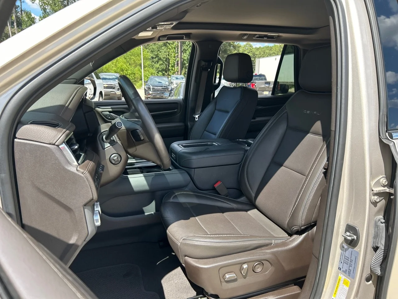 Used 2022 PEARL BEIGE METALLIC GMC Denali image 17