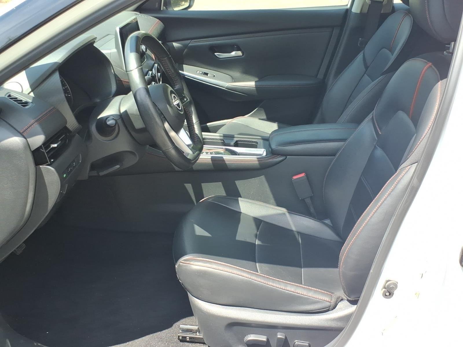 Used 2025 Aspen White Tricoat/Super Black Nissan SR image 16
