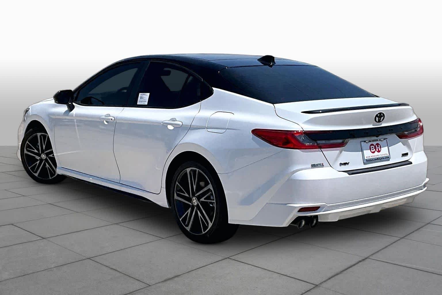 New 2026 Wind Chill Pearl with Midnight Black Metallic roof Toyota XSE image 12