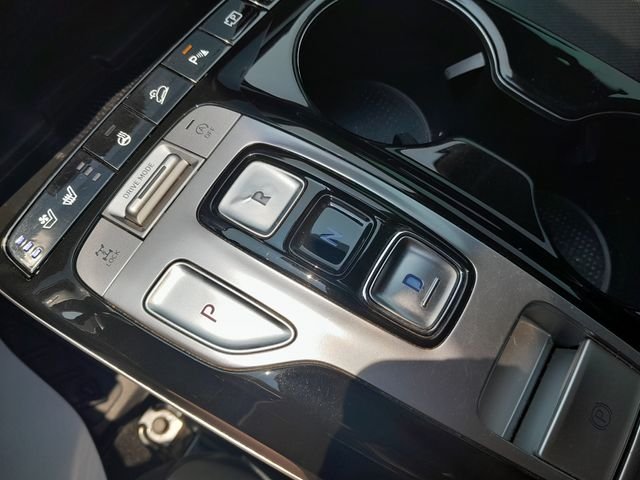 Used 2022 Silver Hyundai Limited image 27