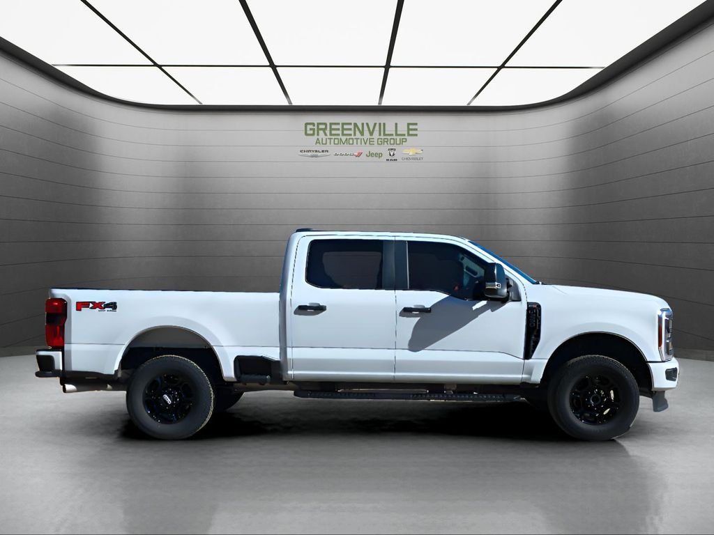 Used 2024 Oxford White Ford XL STX FX4 4X4 CREW CAB image 9