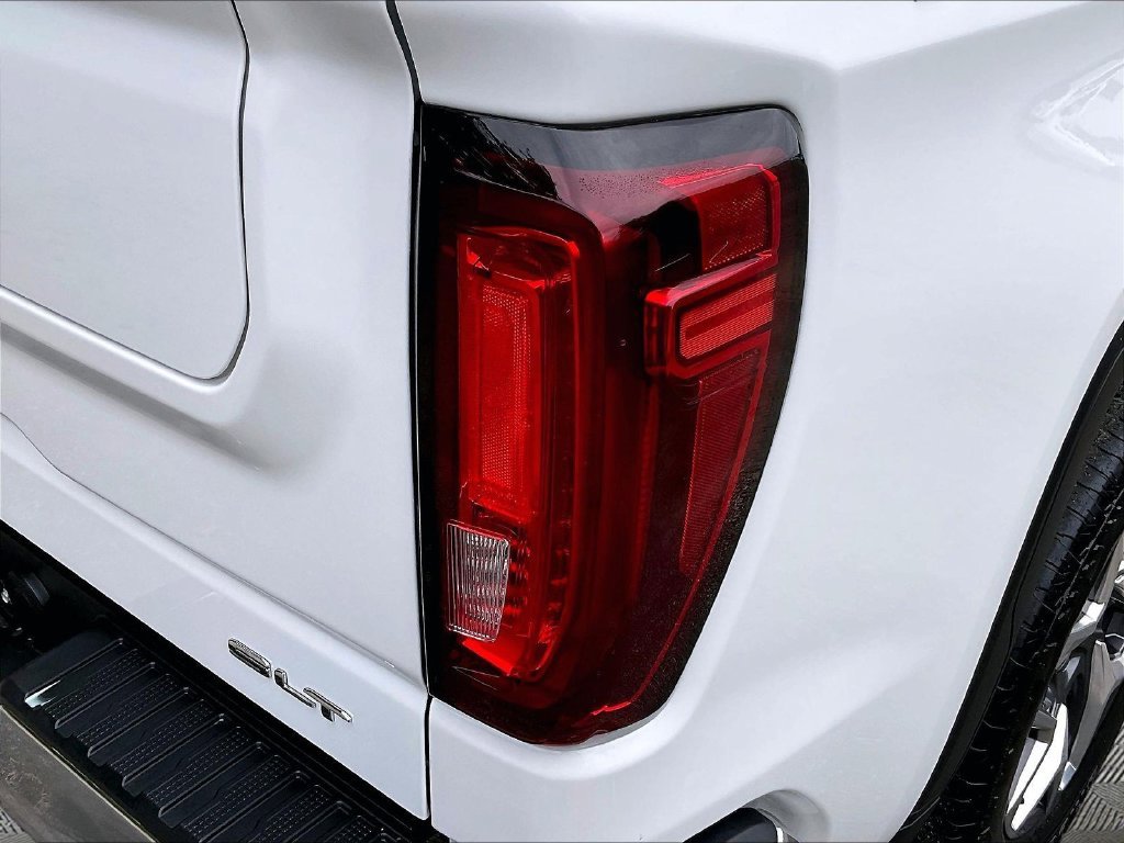 Used 2023 White GMC SLT image 33