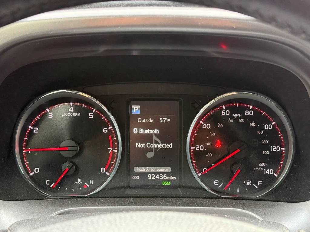 Used 2018 Magnetic Gray Metallic Toyota SE image 10