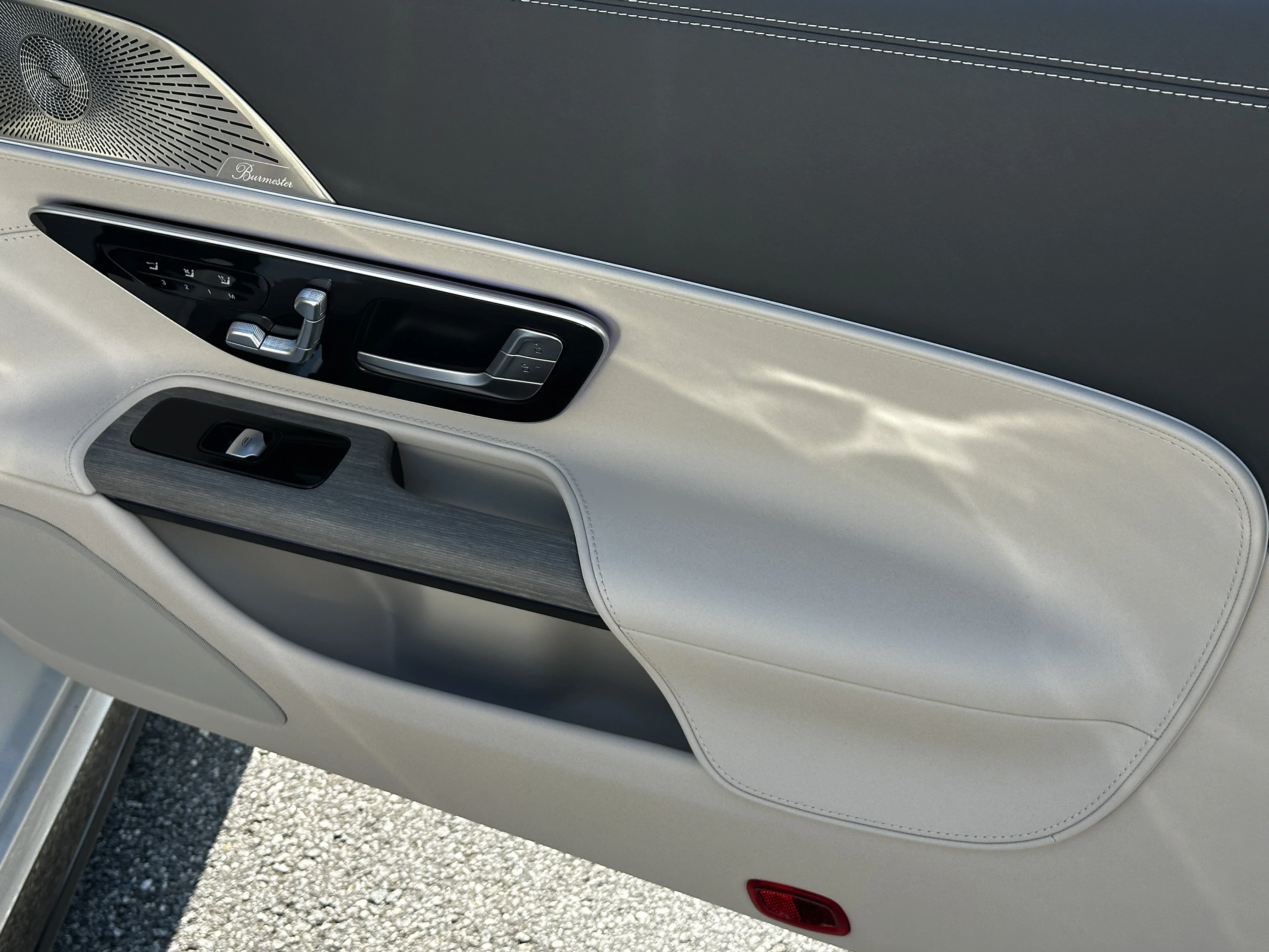 New 2026 MANUFAKTUR Moonlight White Metallic Mercedes-Benz AMG® SL 43 image 16