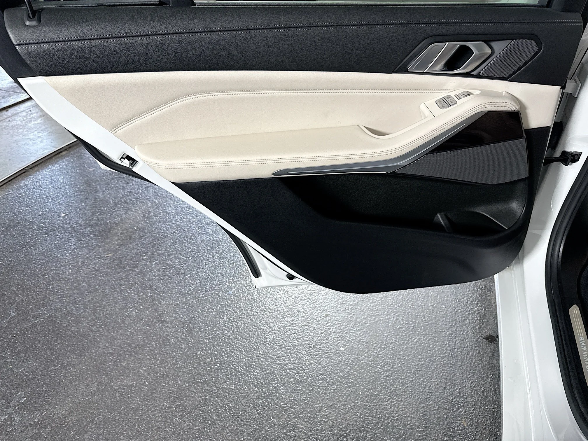 Used 2020 Mineral White Metallic BMW xDrive40i image 22