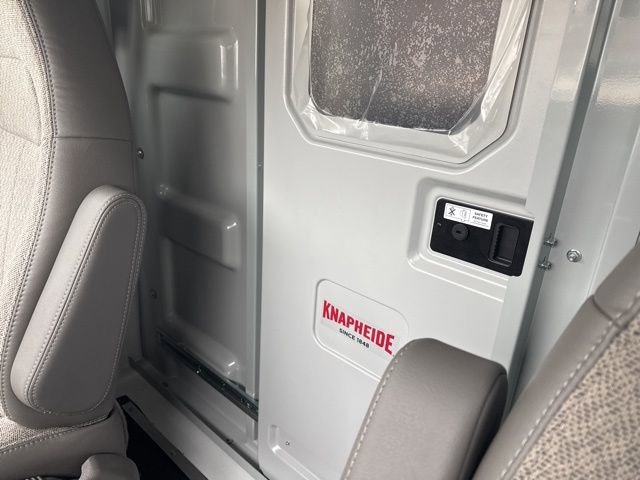 New 2025 Summit White Chevrolet 1WT image 25