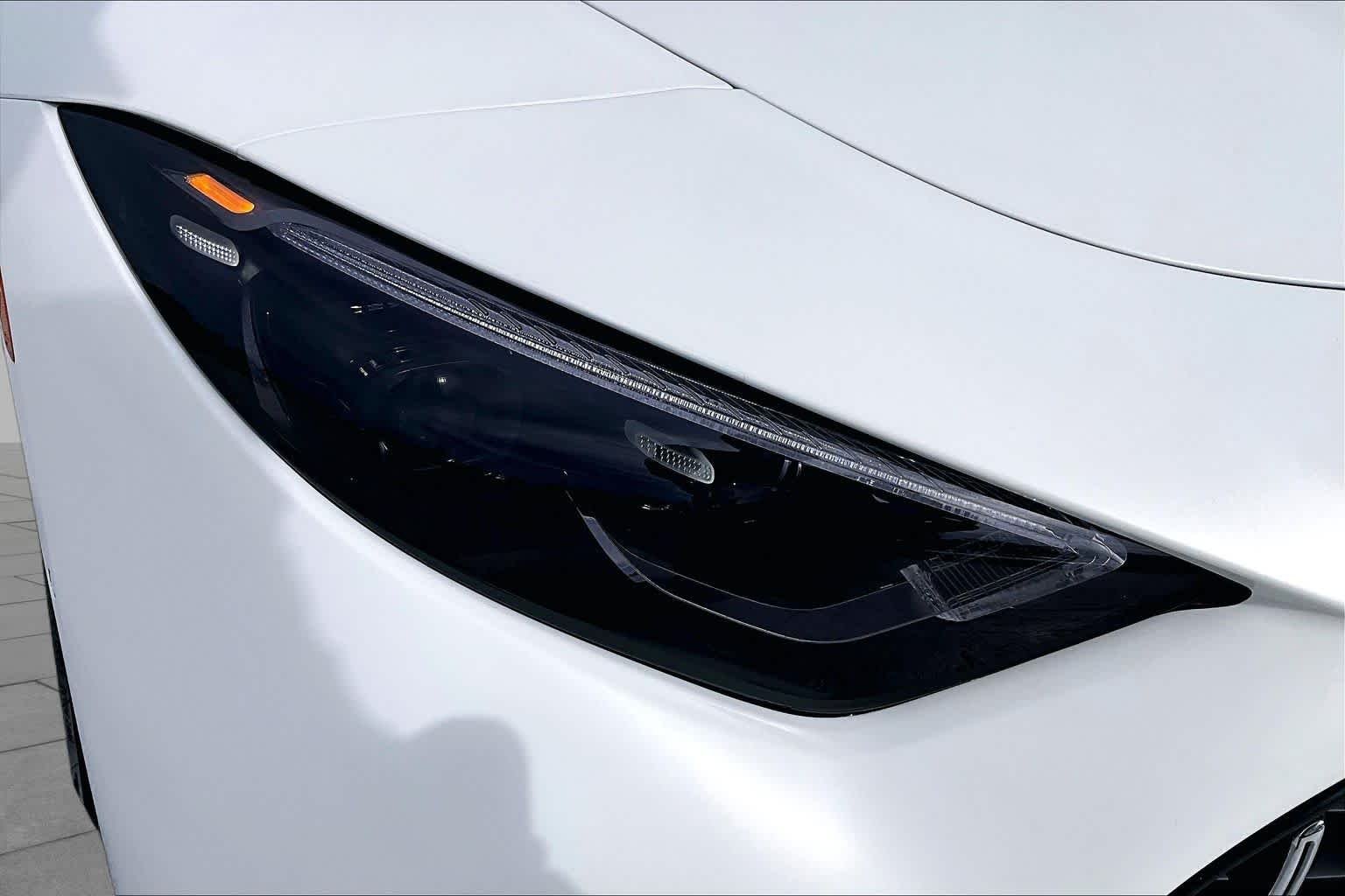Certified Used 2022 MANUFAKTUR Moonlight White Metallic Mercedes-Benz AMG® SL 55 image 25