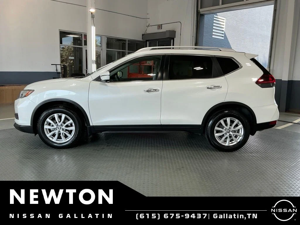 Used 2018 Pearl White Nissan SV image 3