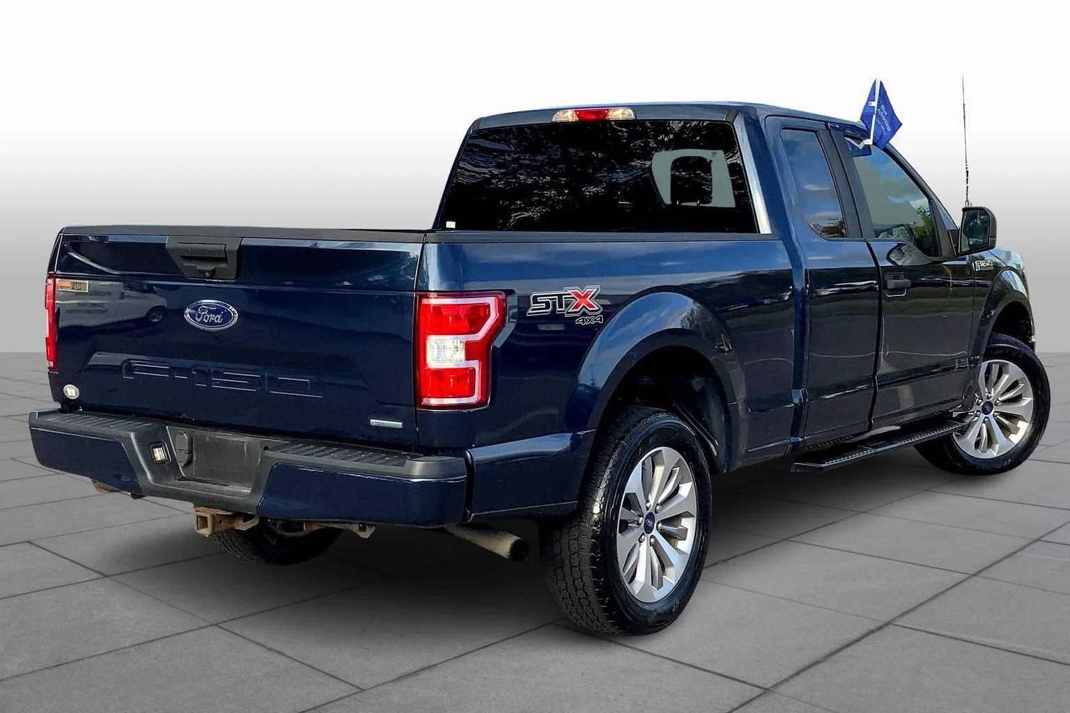 Used 2018 Blue Jeans Metallic Ford XL image 13