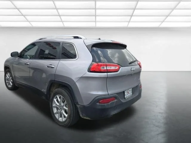 Used 2018 Silver Jeep Latitude Plus image 5