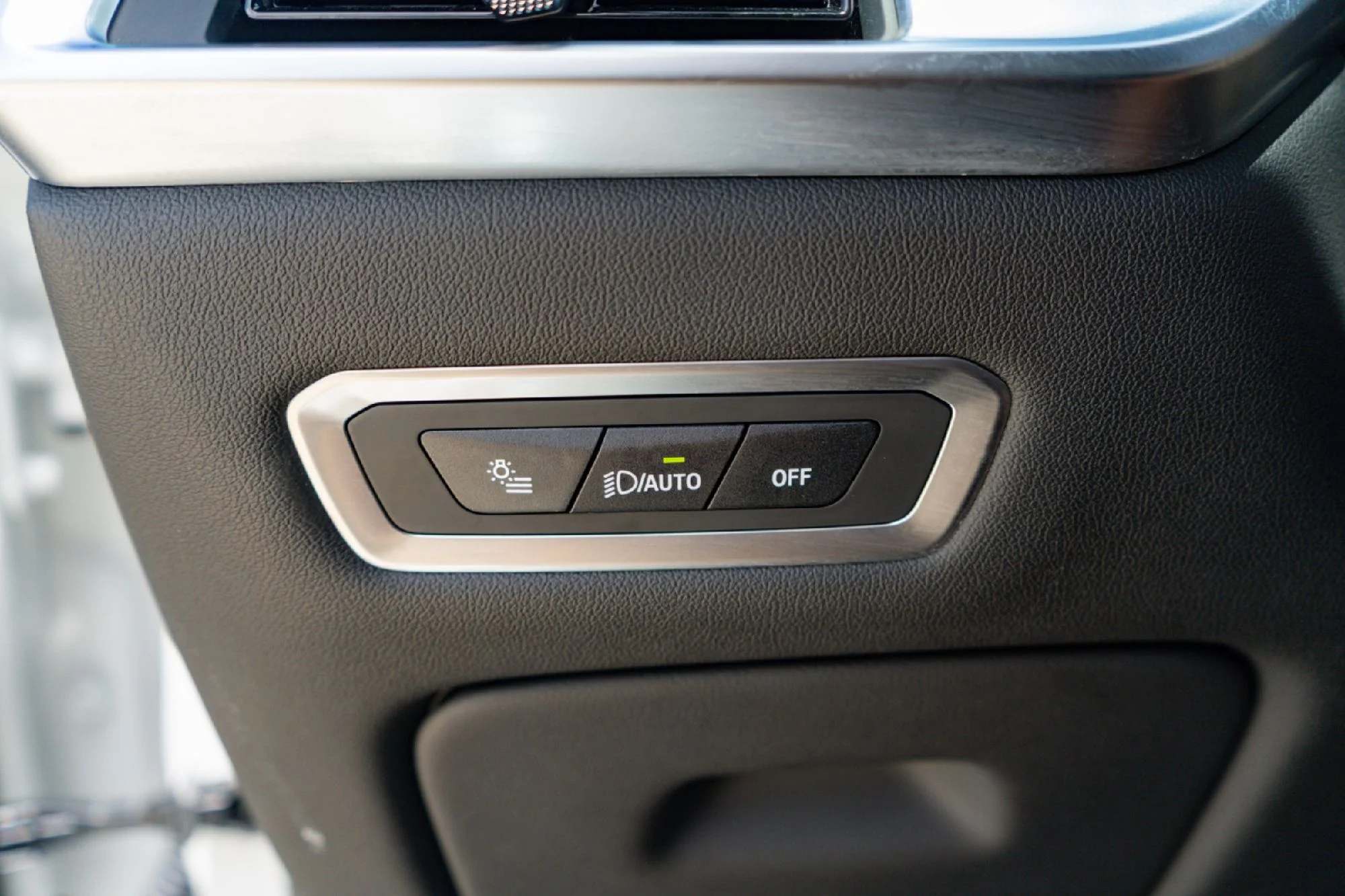 Used 2026 White BMW xDrive40i image 18