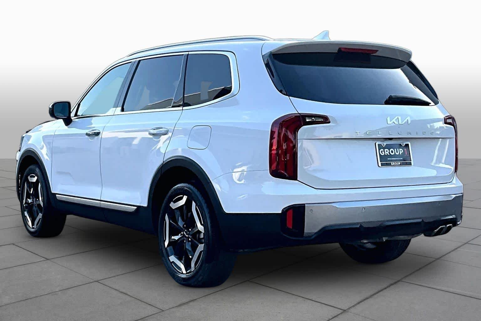 Certified Used 2025 Glacial White Pearl Kia S image 12