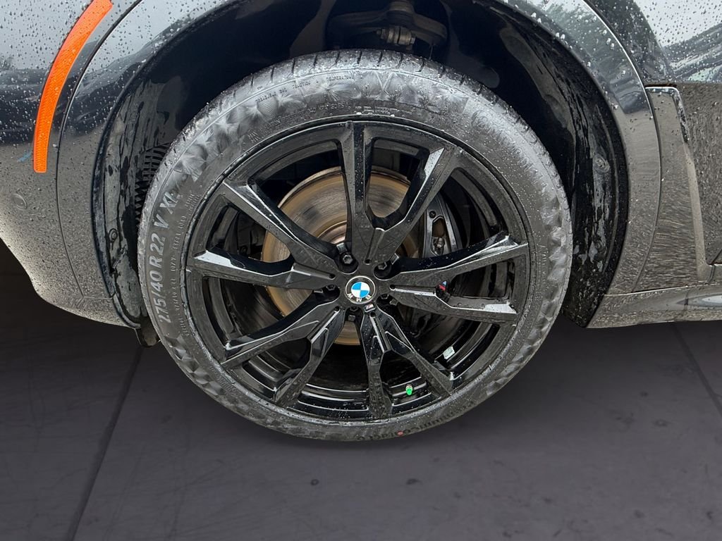 Used 2023 Black BMW M60i image 9