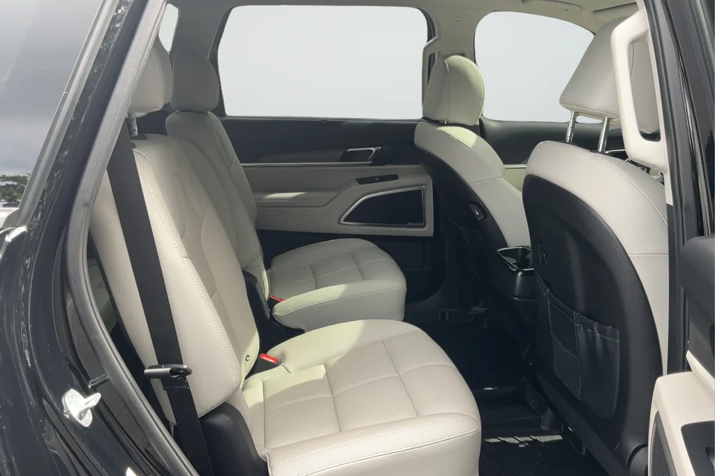 Used 2022 Black Kia EX image 21