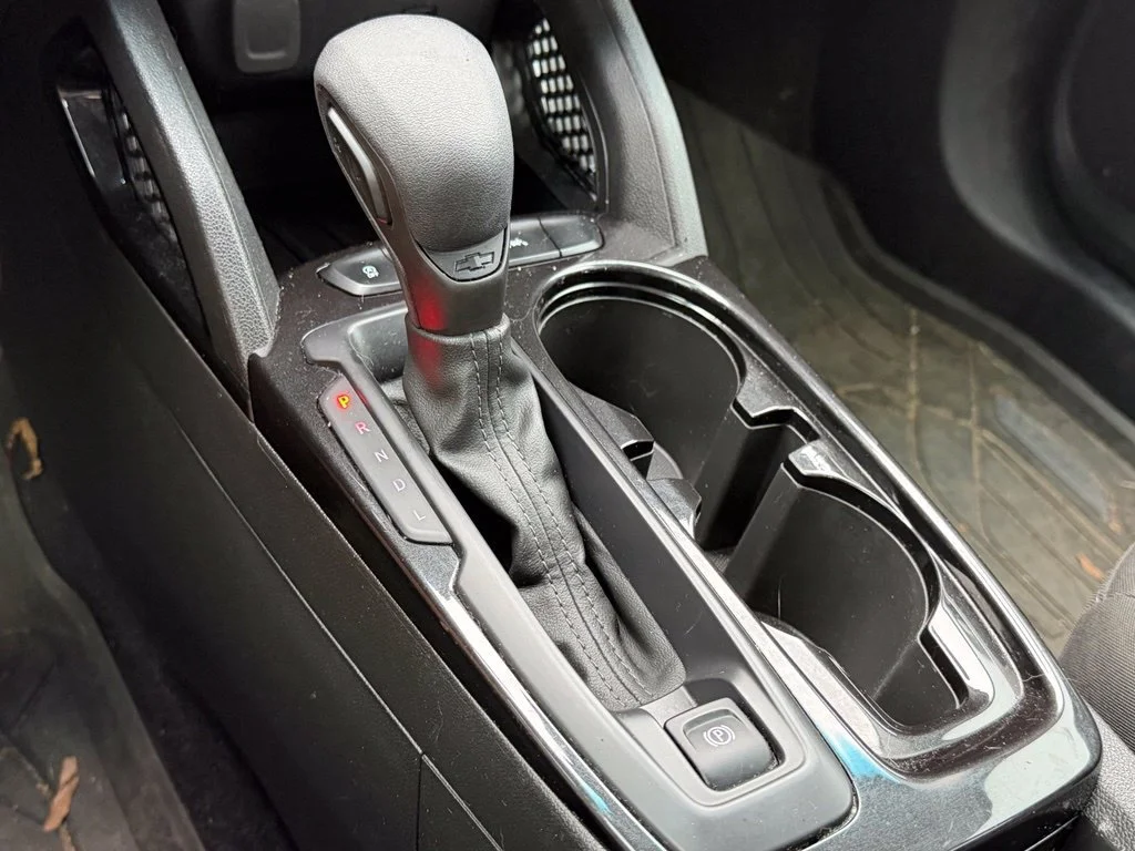 Used 2024 Summit White Chevrolet LT image 25