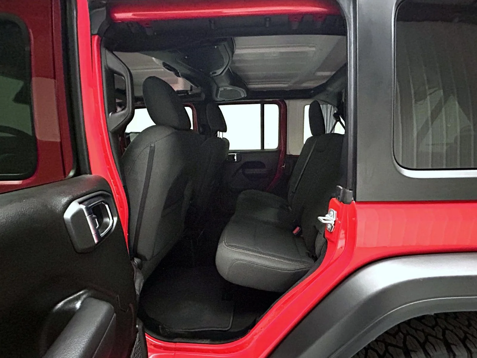 Used 2025 Red Jeep Sport S image 19