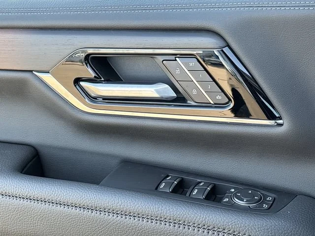 2027 GMC Yukon Denali - Photo 19