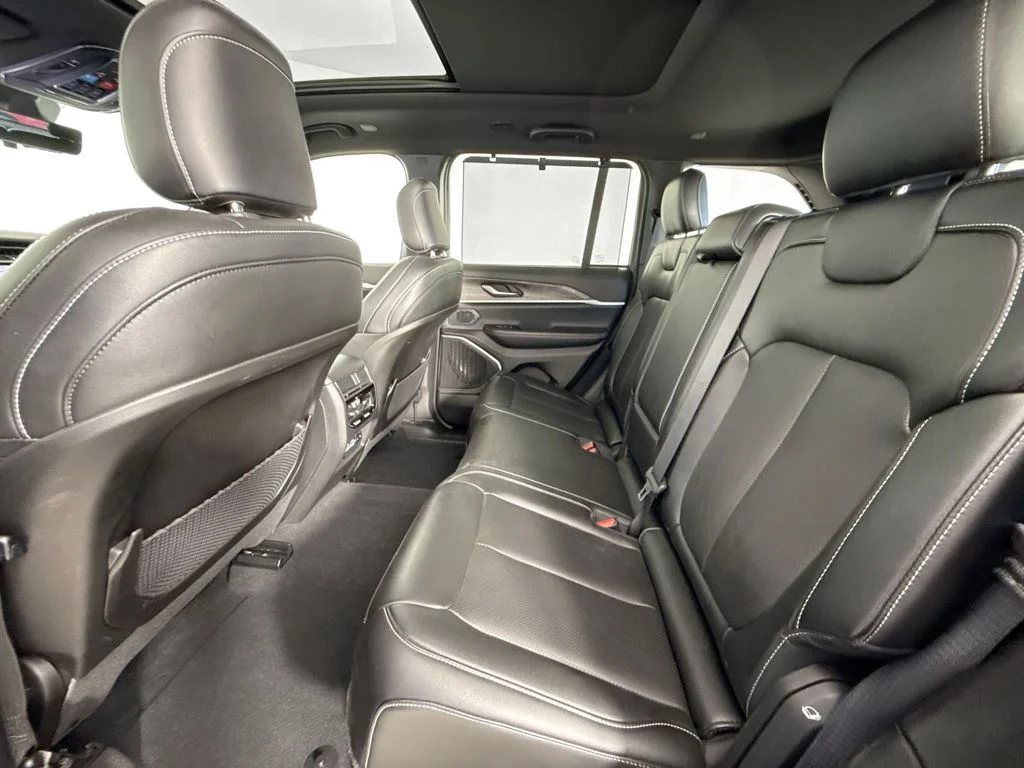 Used 2024 Silver Jeep 4xe image 25