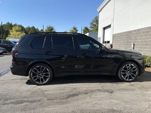 Used 2025 Black BMW xDrive40i image 4