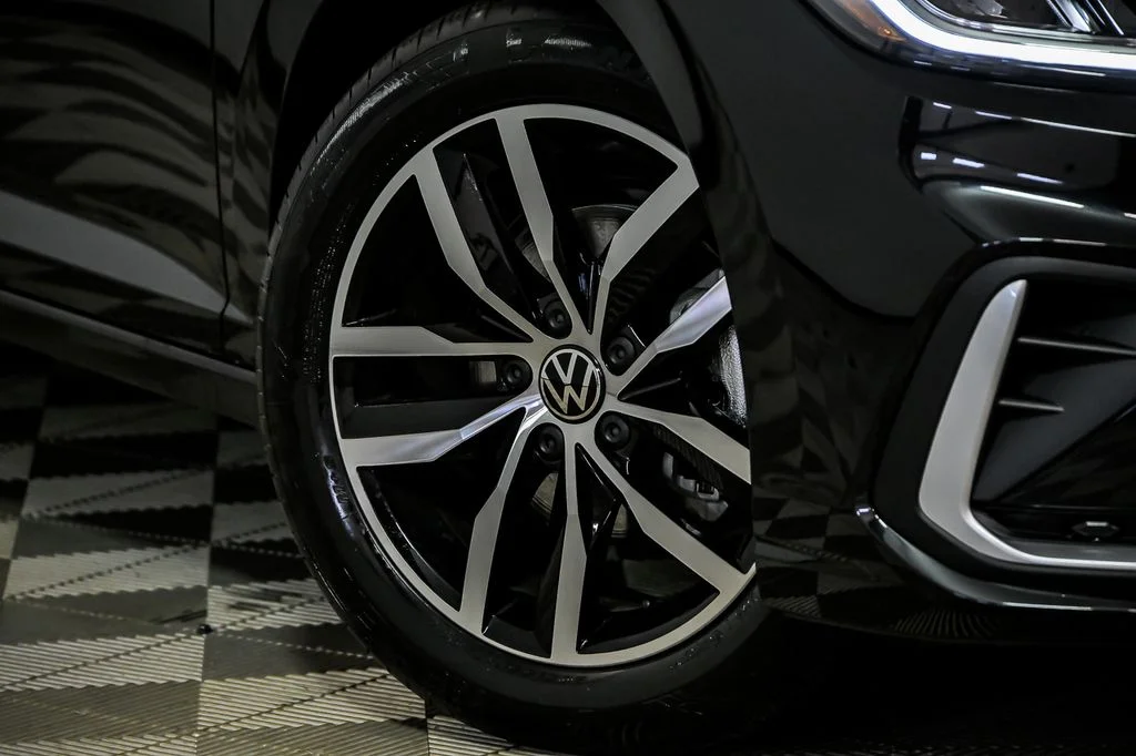 New 2026 Black Volkswagen 1.5T SE image 3