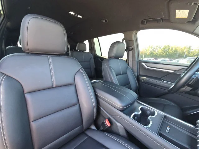 Used 2024 White GMC Elevation image 23