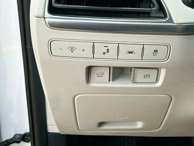 Used 2021 White Hyundai Limited image 10