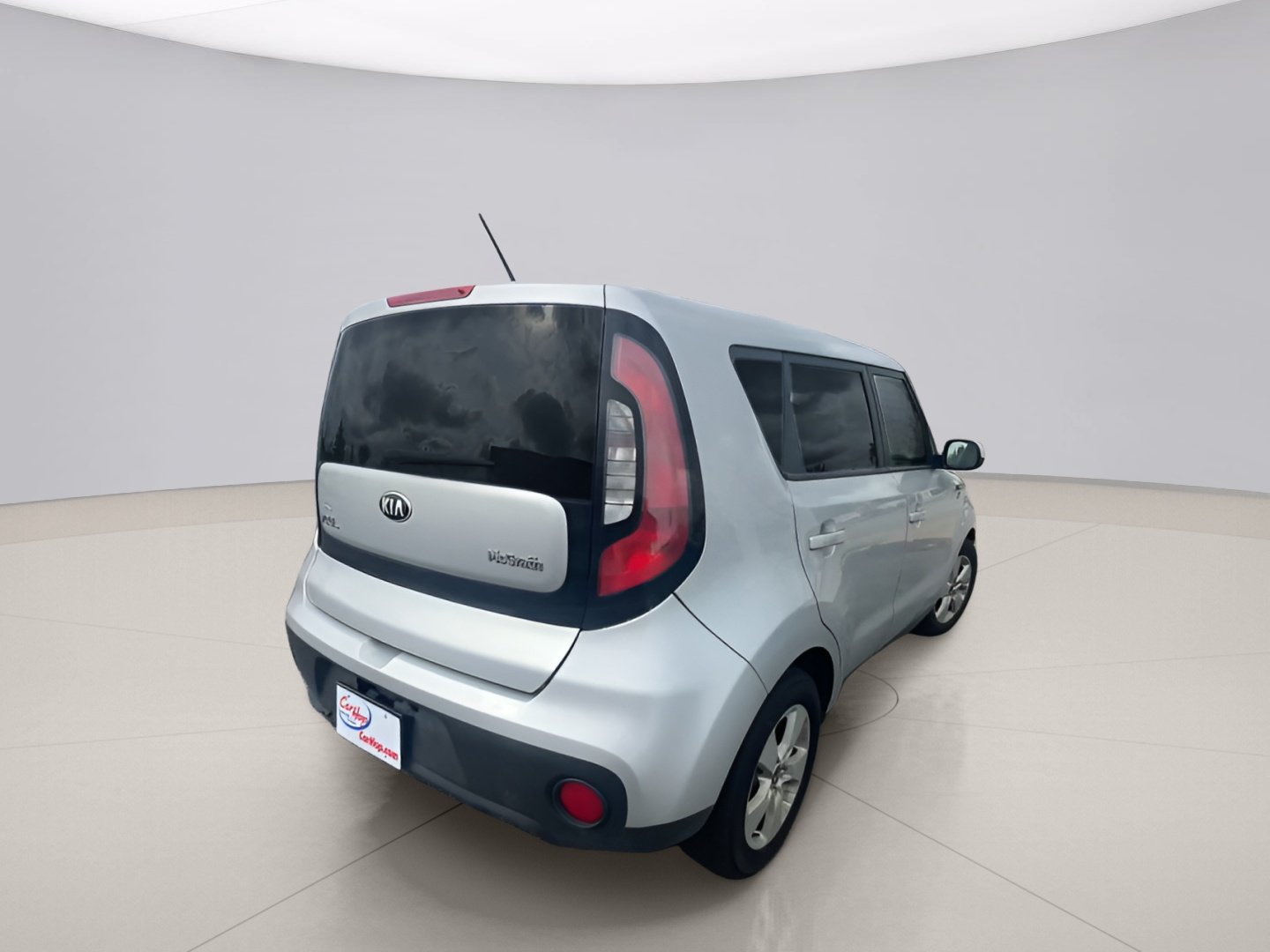 Used 2018 Silver Kia  image 8