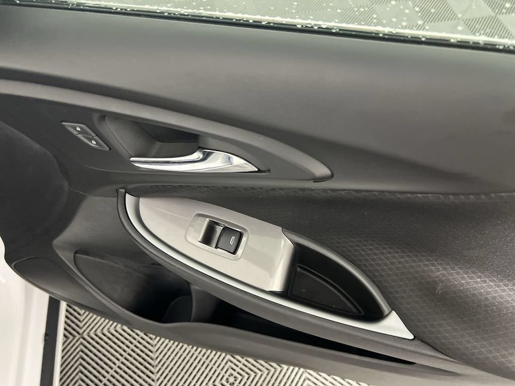 Used 2024 White Chevrolet LT image 22