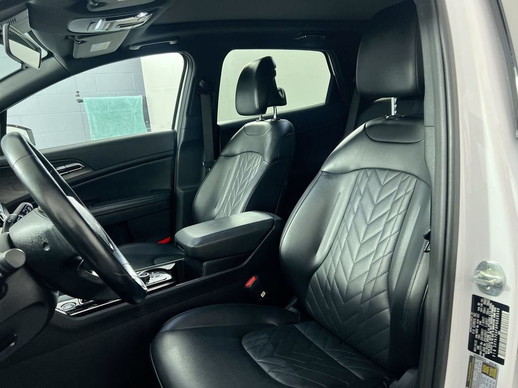 Used 2023 White Kia X-Pro Prestige image 14