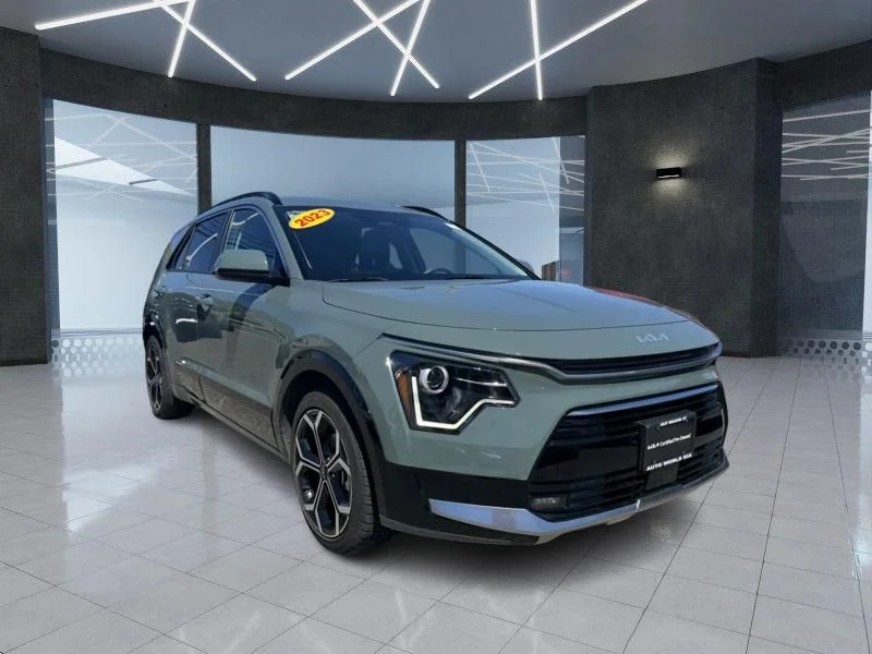 2023 Kia Niro EX Touring HEV's photo