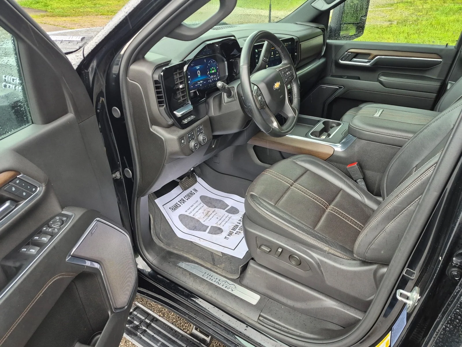 Used 2024 Black Chevrolet High Country image 4