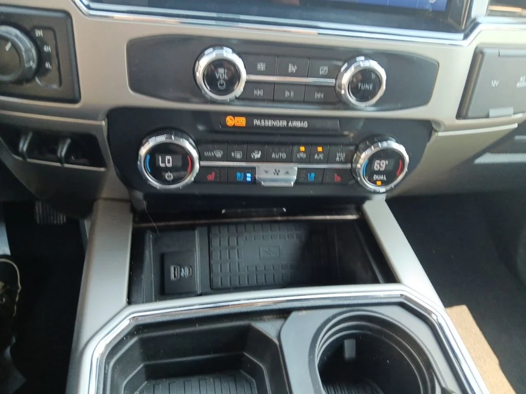 Used 2022 Star White Metallic Tri-Coat Ford Lariat image 23