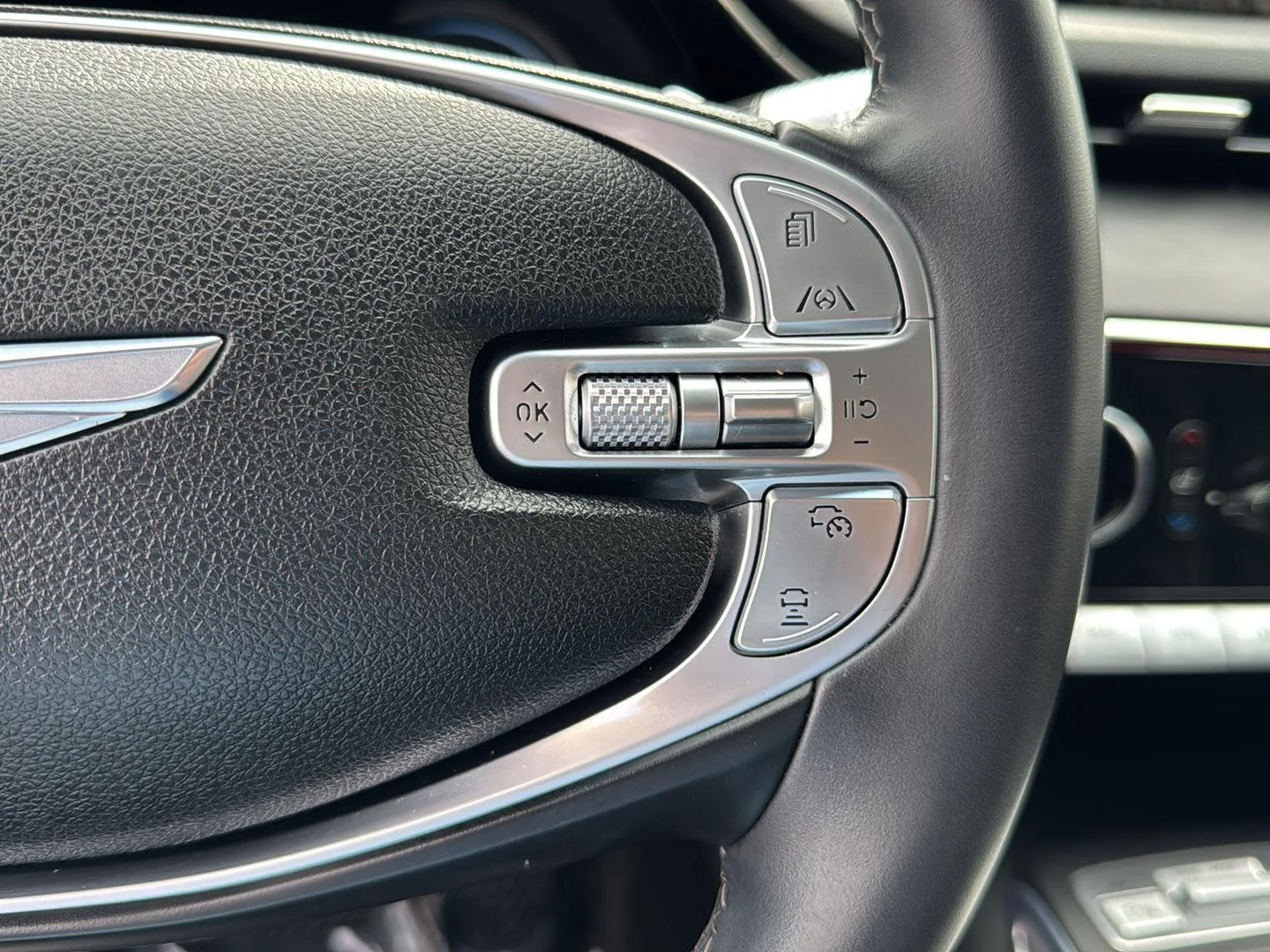 2023 GENESIS GV70 Standard - Photo 32