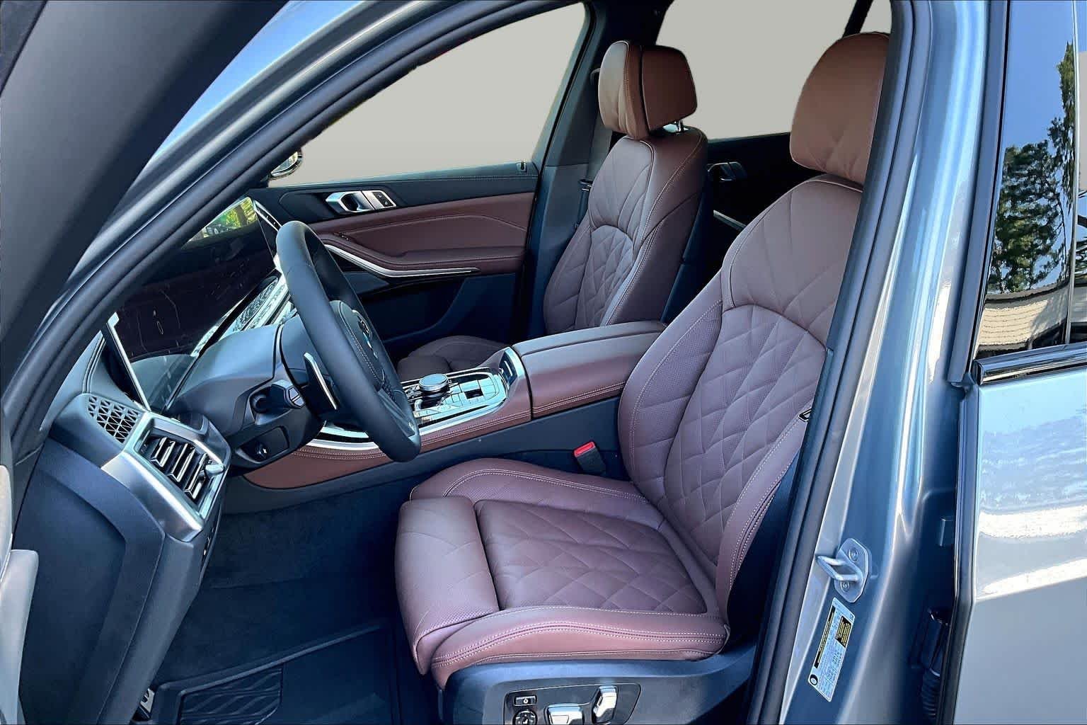 New 2026 Skyscraper Grey Metallic BMW sDrive40i image 9