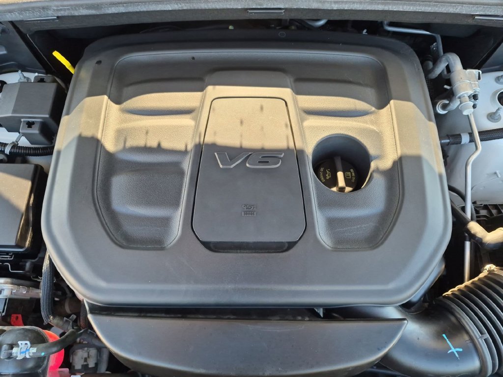 Used 2021 White Jeep Laredo image 13