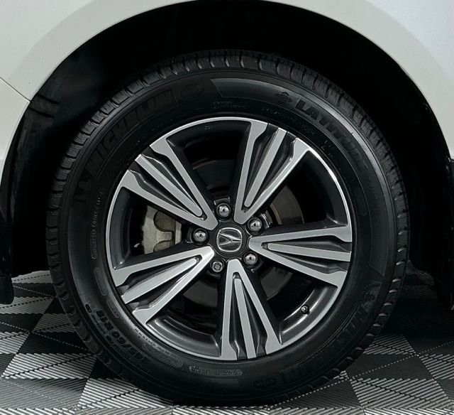 Used 2018 White Diamond Pearl Acura MDX image 11