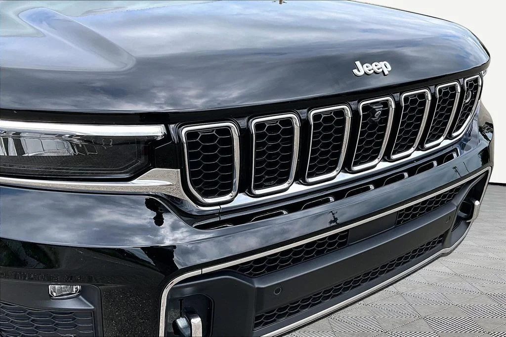 Certified Used 2024 Diamond Black Jeep Overland image 28