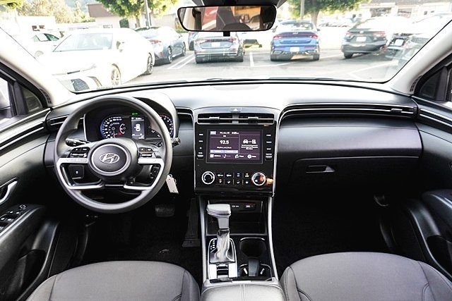 Used 2024 White Hyundai SE image 18