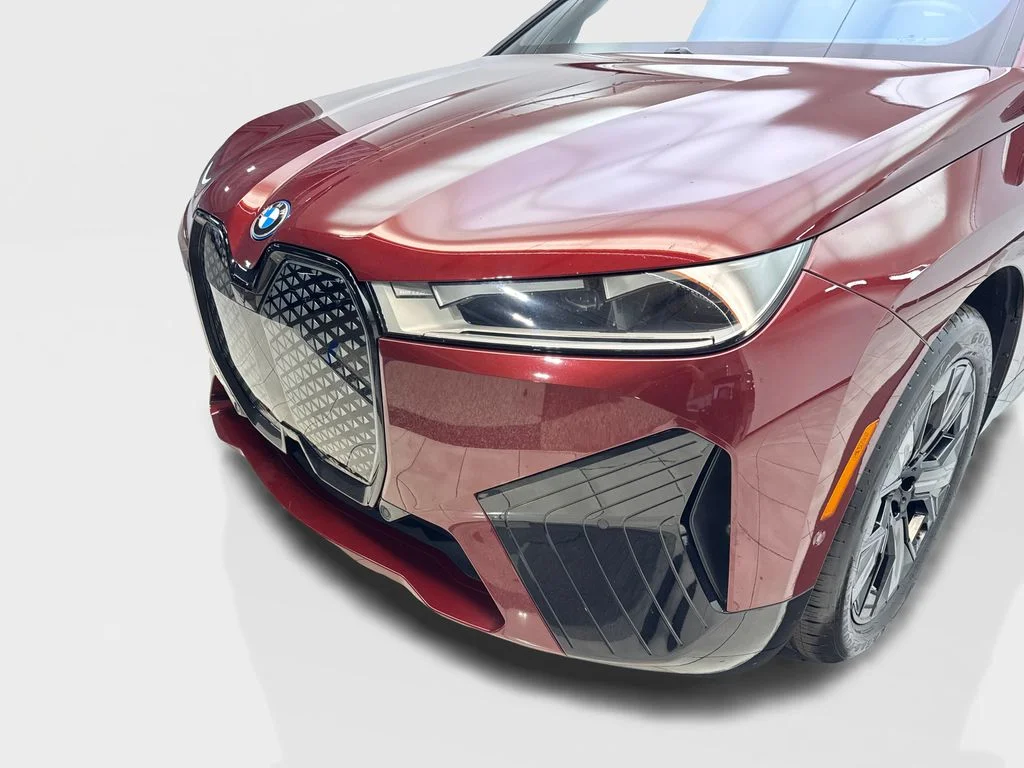 Used 2024 Red BMW xDrive50 image 16