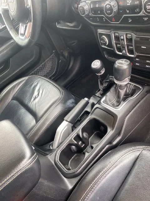 Used 2019 Granite Crystal Clearcoat Metallic Jeep Unlimited Sahara image 16