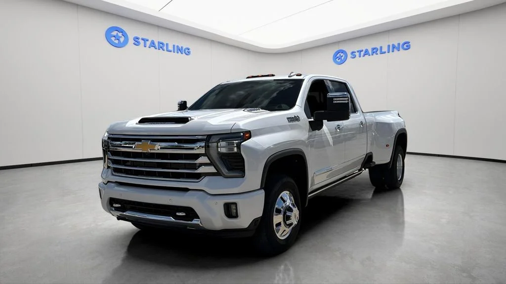 Used 2024 Iridescent Pearl Tricoat Chevrolet High Country DRW image 2