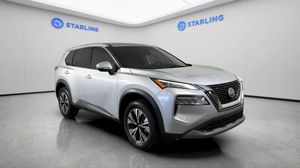 Used 2021 Silver Nissan SV FWD image 13