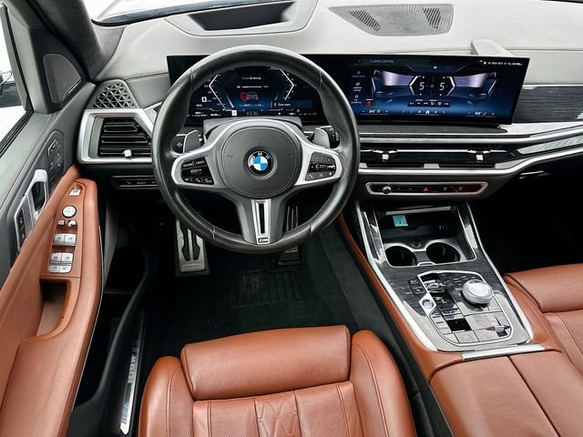 Used 2025 Gray BMW M60i image 24
