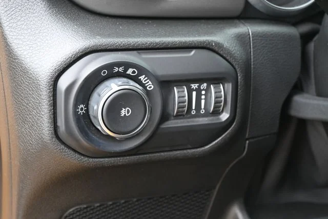 Used 2021  Jeep Unlimited Sport S image 18