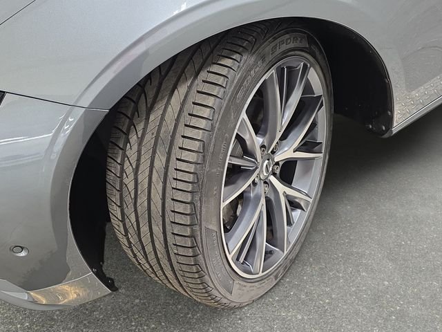 Used 2018 Gray Volvo T5 Momentum image 29