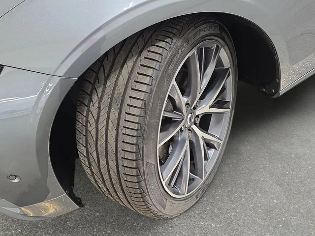Used 2018 Gray Volvo T5 Momentum image 29