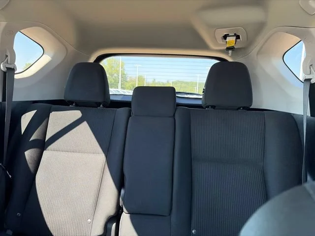 Used 2014 Red Toyota LE image 33