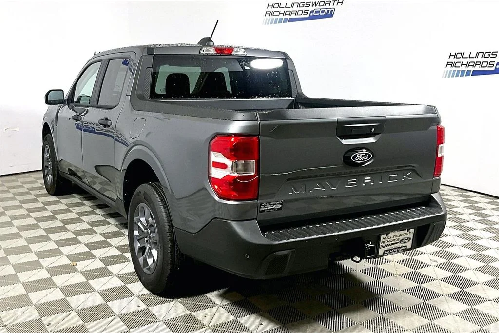 New 2026 Carbonized Gray Metallic Ford XLT image 3