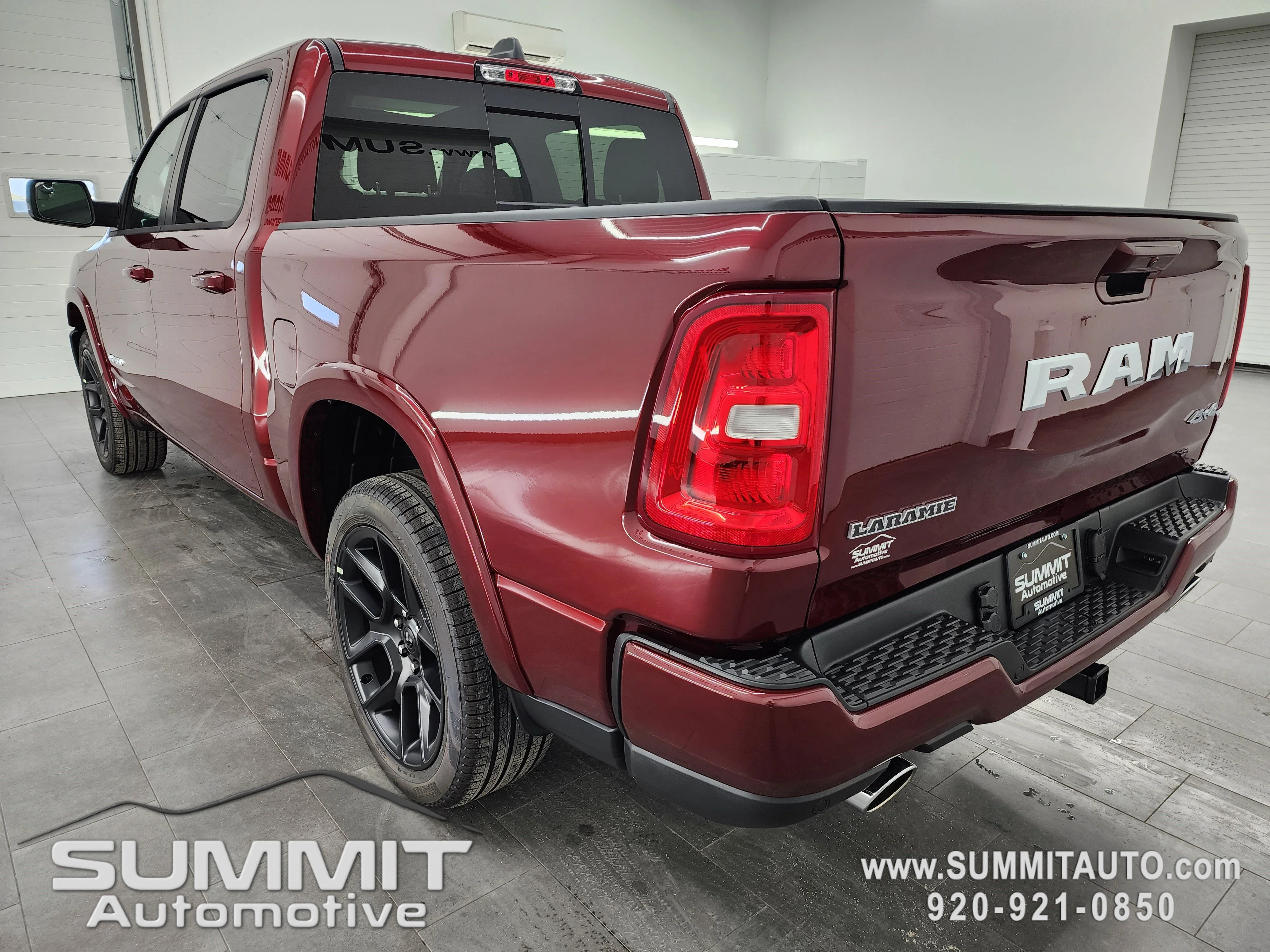 New 2026 Delmonico Red Pearl-Coat Exterior Paint RAM Laramie image 6